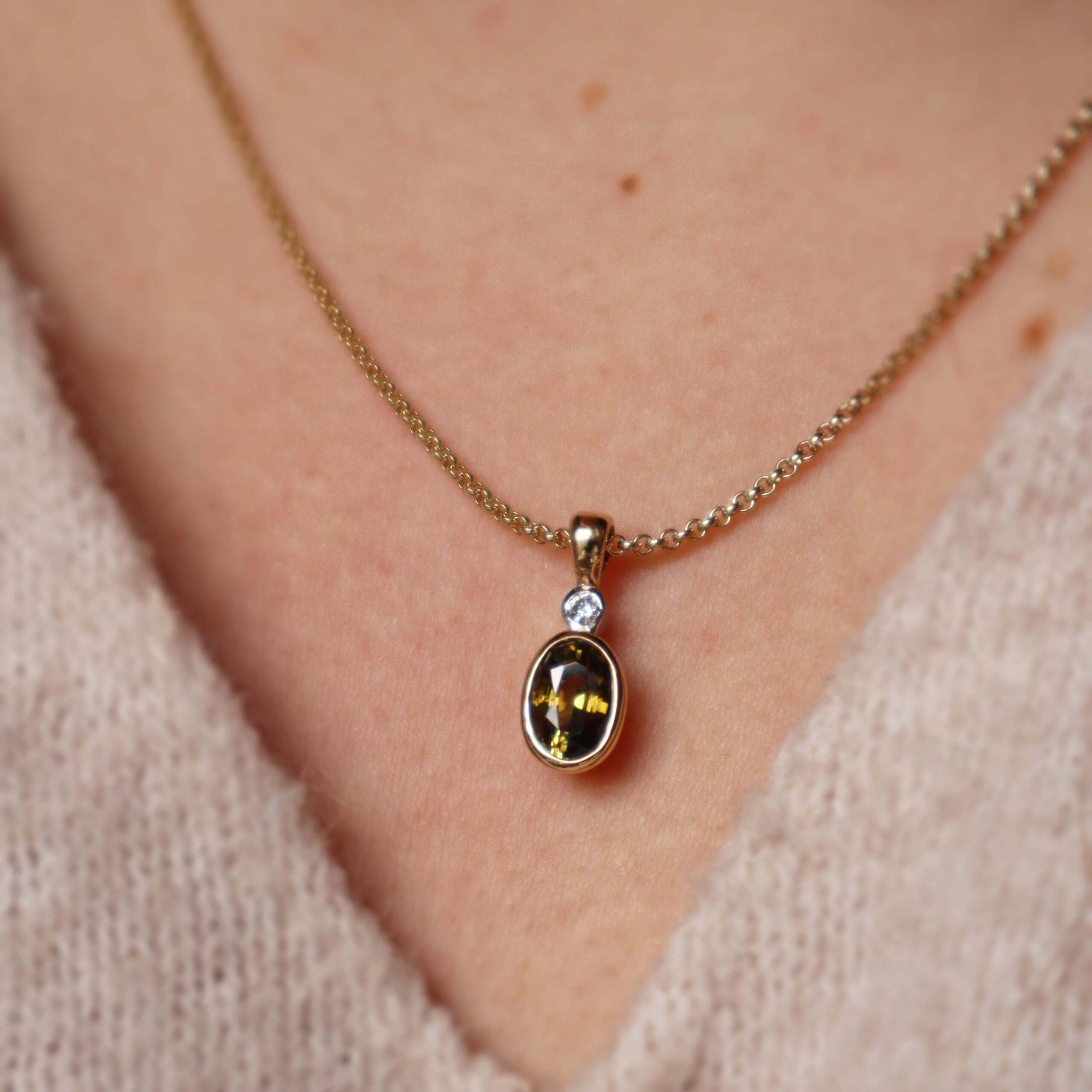 Chrysoberyl and diamond necklace in gold