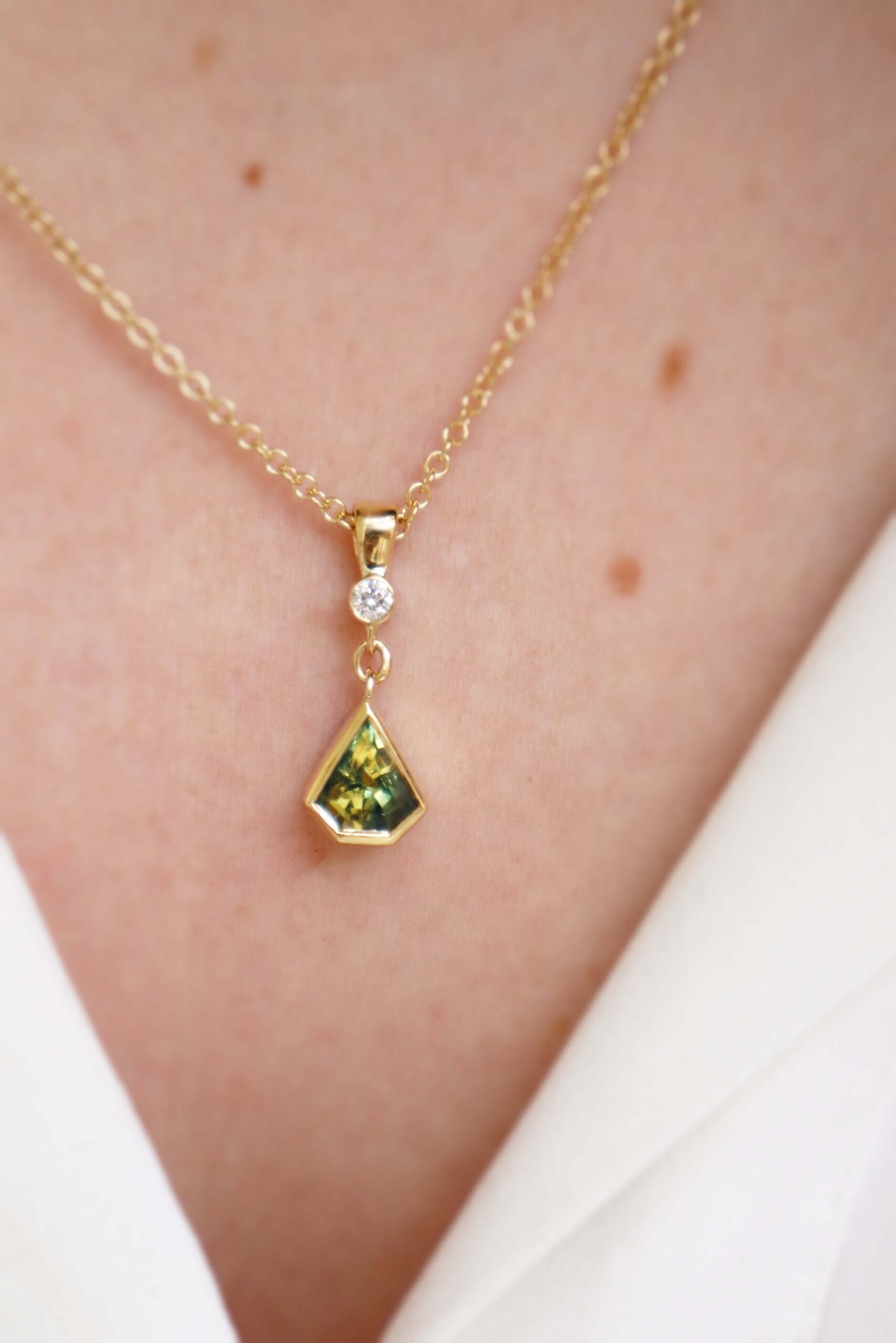 Bi-colour sapphire & diamond pendant and chain